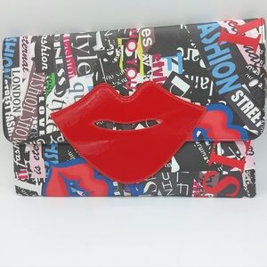 HOT LIPS CLUTCH